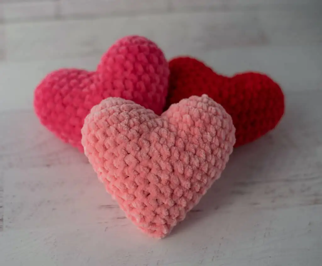 stuffed pink and red crochet amigurumi hearts