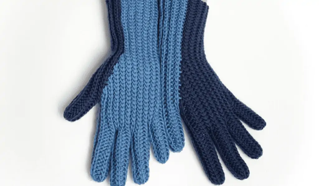 Two-tone crochet gloves.