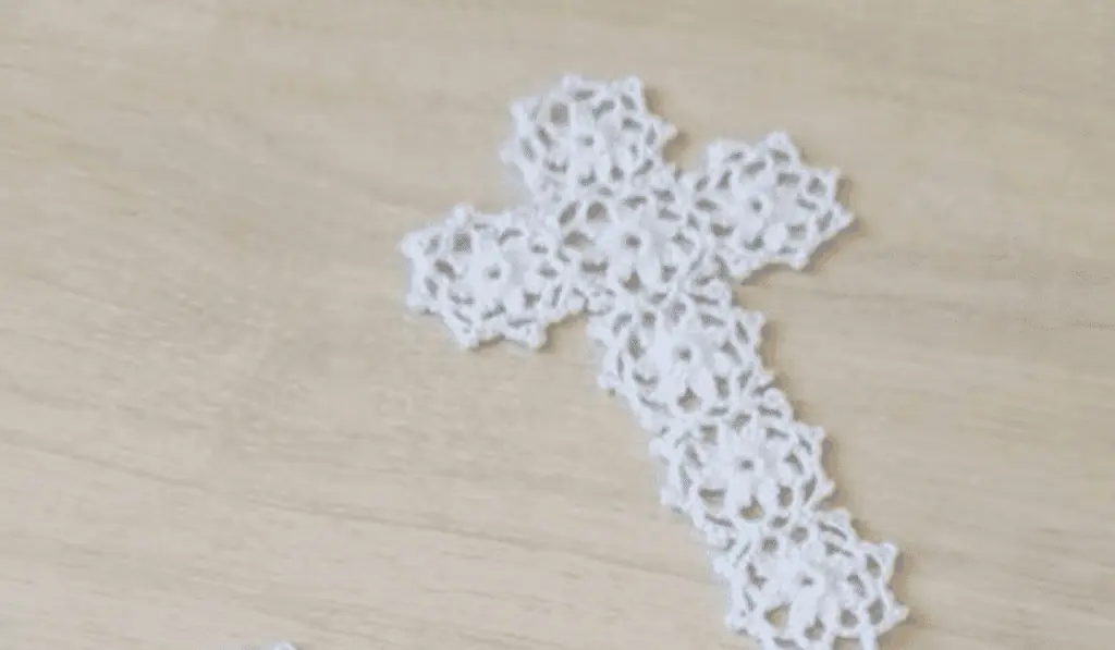 A white lacy crochet cross