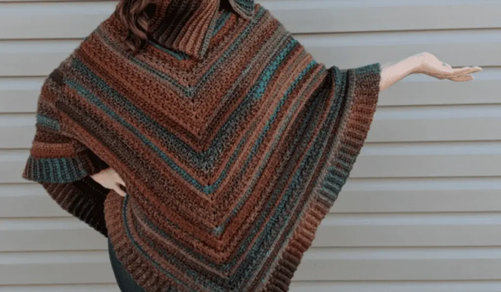 A thick cowl crochet poncho pattern