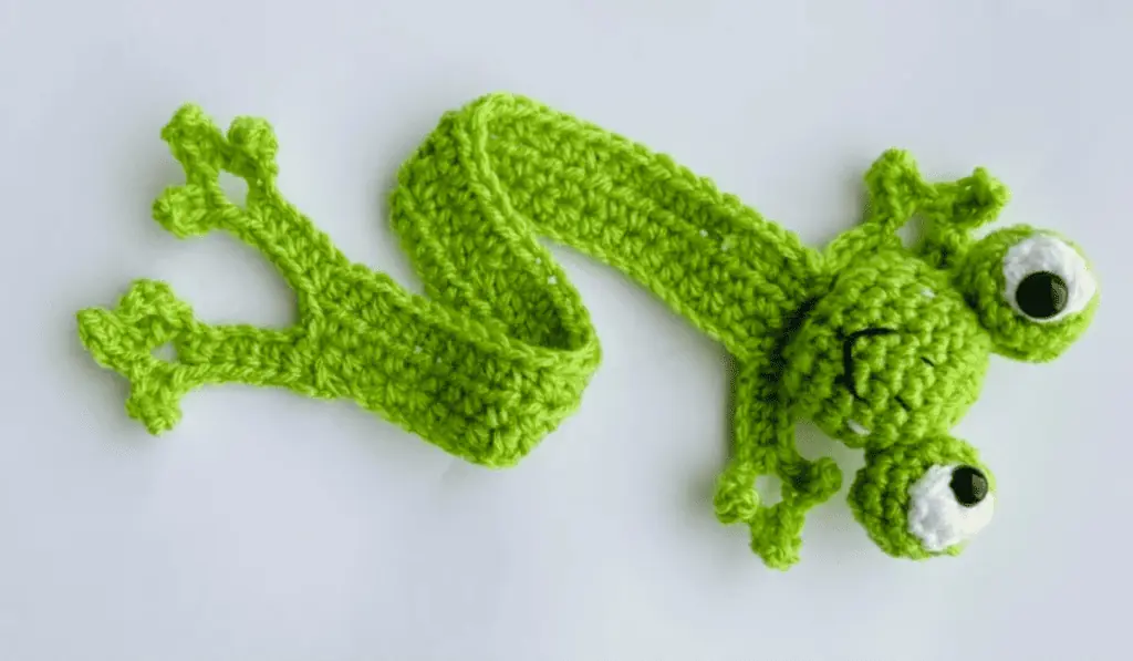 A green frog crochet bookmark.