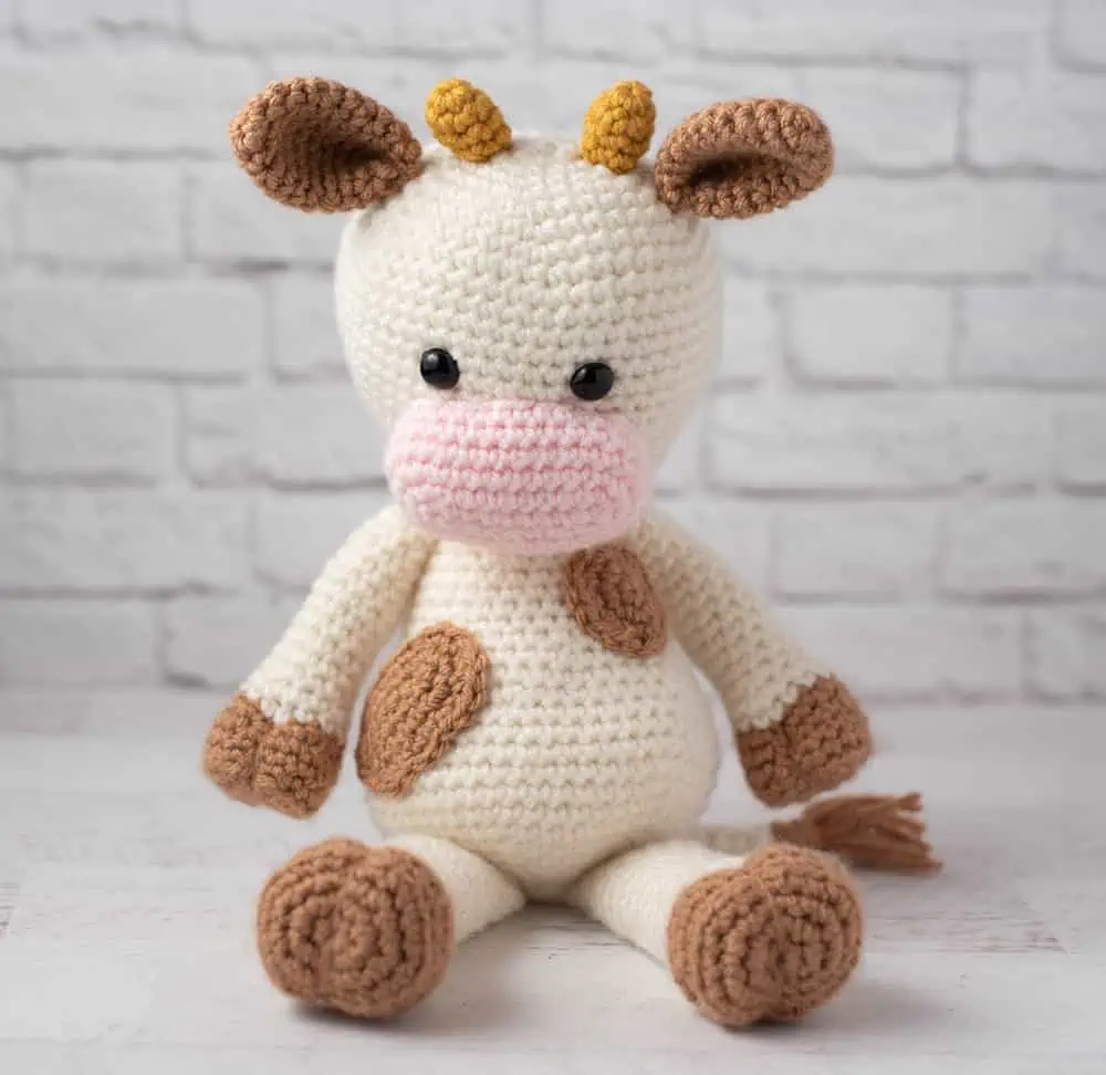 Cuddly Amigurumi Toys pattern book in Spanish