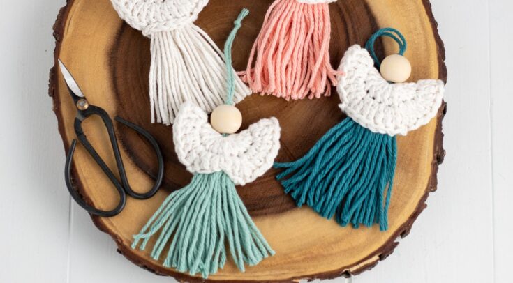 How to Make Yarn Tassels • RaffamusaDesigns