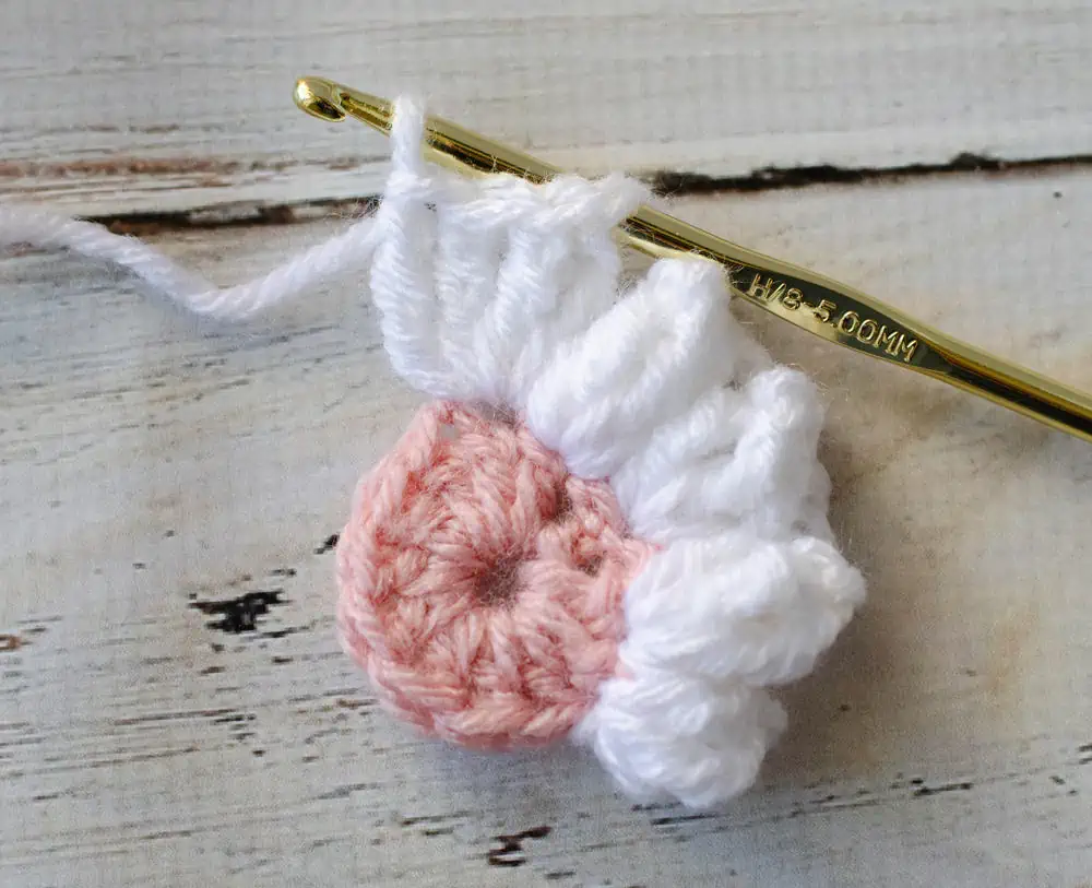 crochet daisy afghan block with pink center and white petals