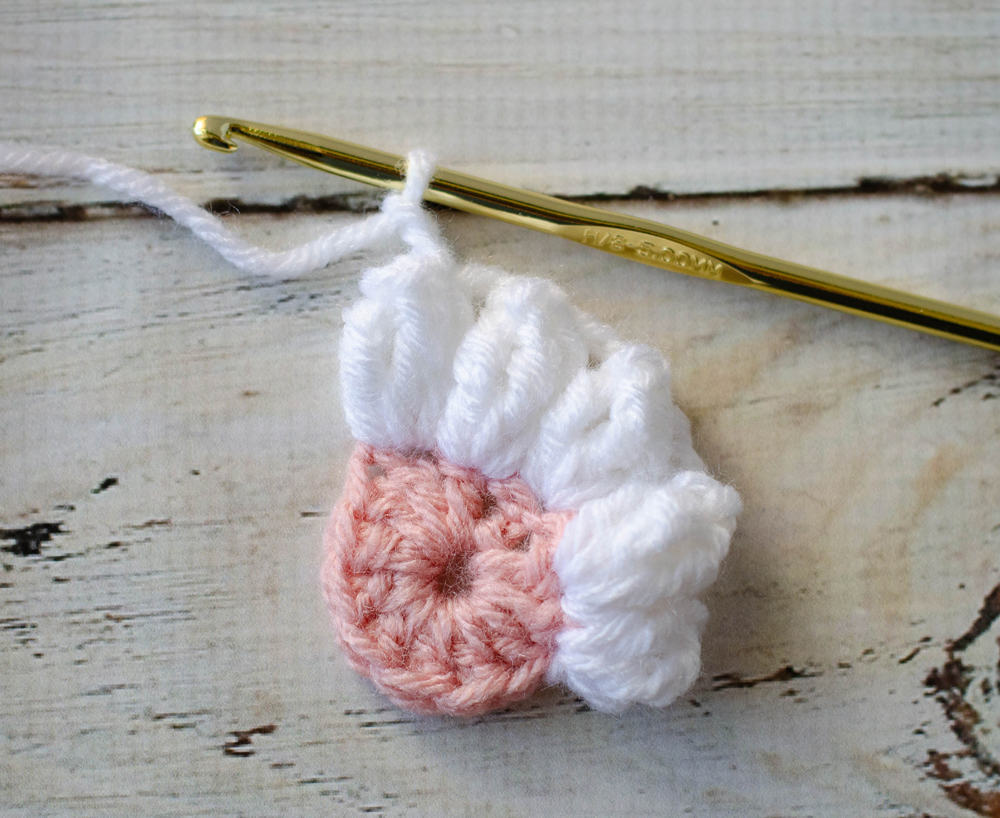 crochet daisy afghan block with pink center and white petals