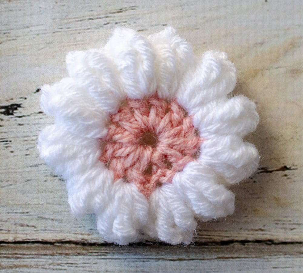 Completed daisy portion of crochet daisy afghan block