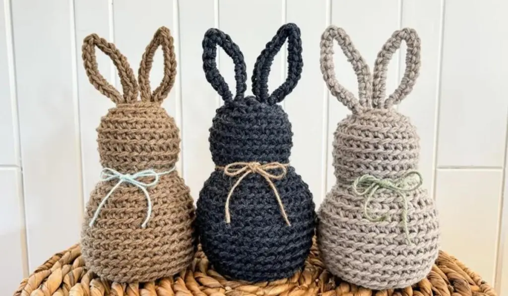 Simple crochet bunnies in tan, gray and taupe color yarn.