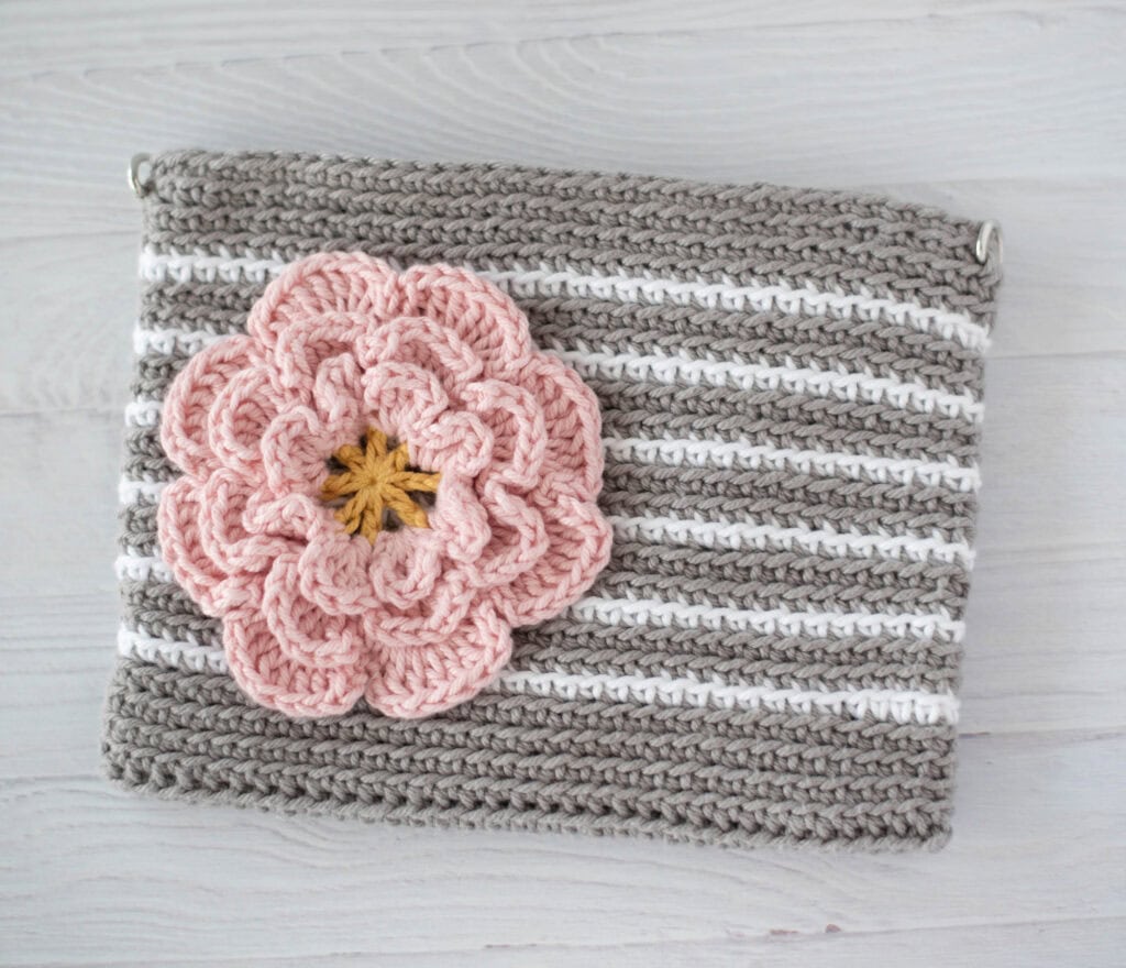 Gray crochet bag with white stripes and pink flower