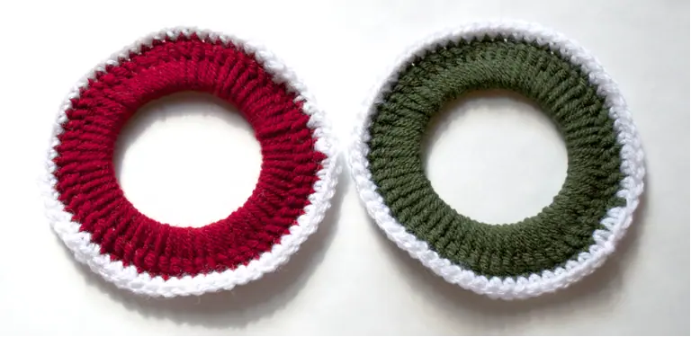 Red, green and white crochet rings