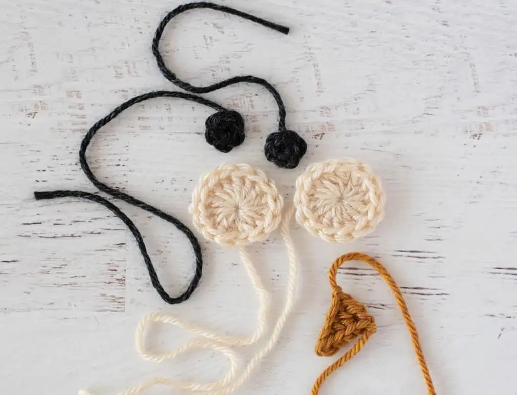 crochet pupils, white eyes and gold nose